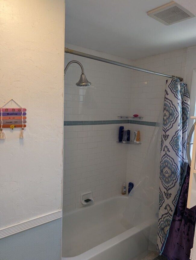 Building Photo - Freshly painted 4 bed 2.5 bath home for rent in Broomfield