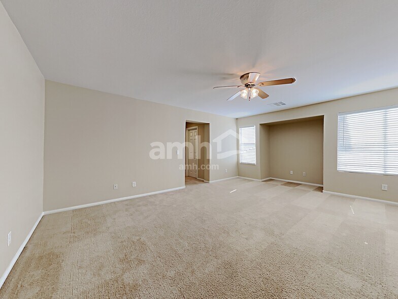 Building Photo - 10805 Osage Winter St