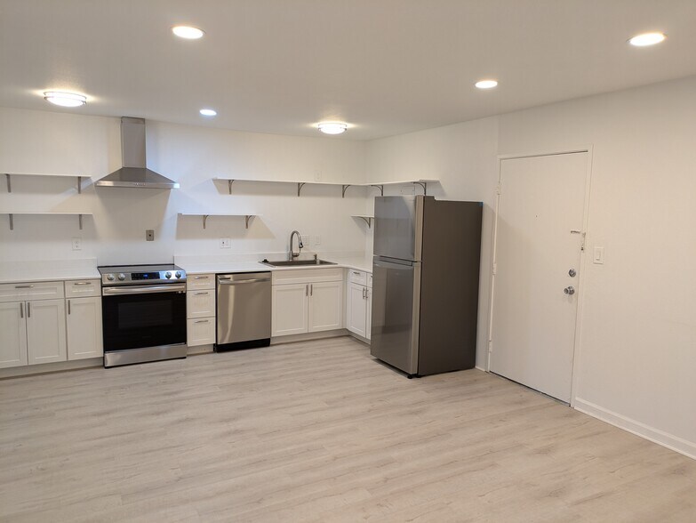 Building Photo - 850 W Moorhead Cir