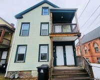 Building Photo - 122 Smith St