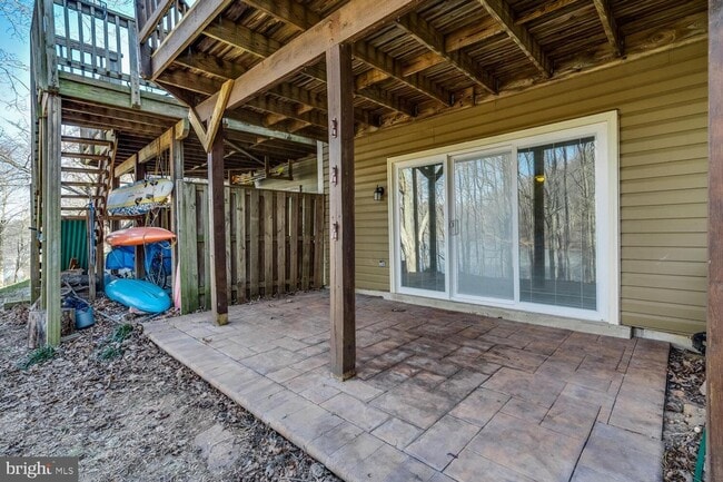 Building Photo - 3 Bedroom 3.5 Bath 3 Level Townhome in Germantown