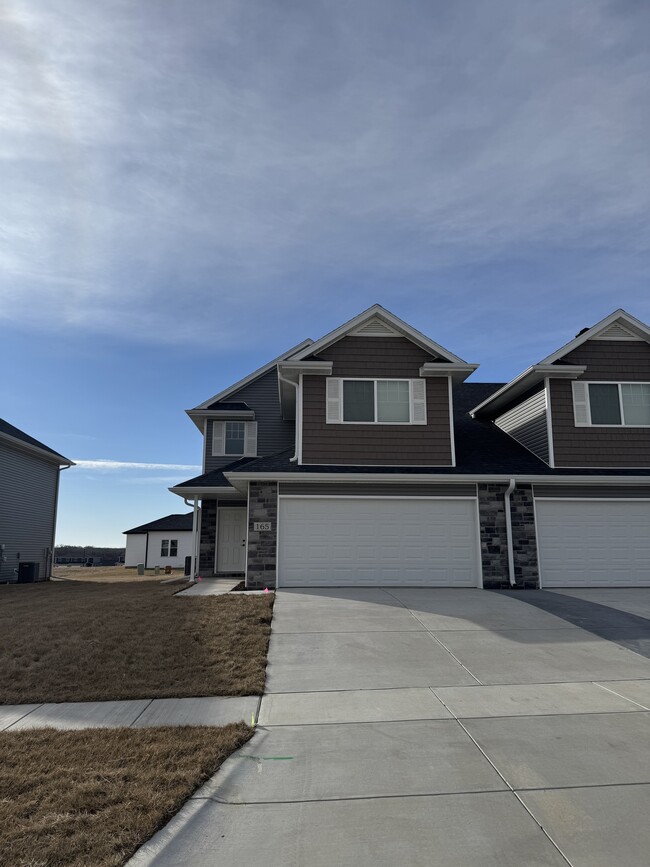 Building Photo - 165 W Olson Ave