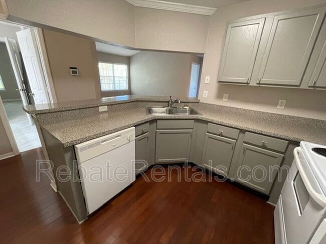 Building Photo - 7800 Point Meadows Dr
