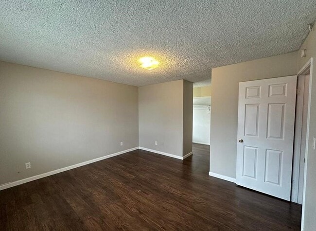 Building Photo - 9470 Peach Ave