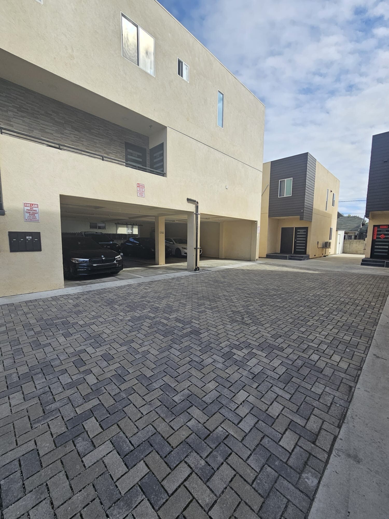 Building Photo - 1164 W 24th St