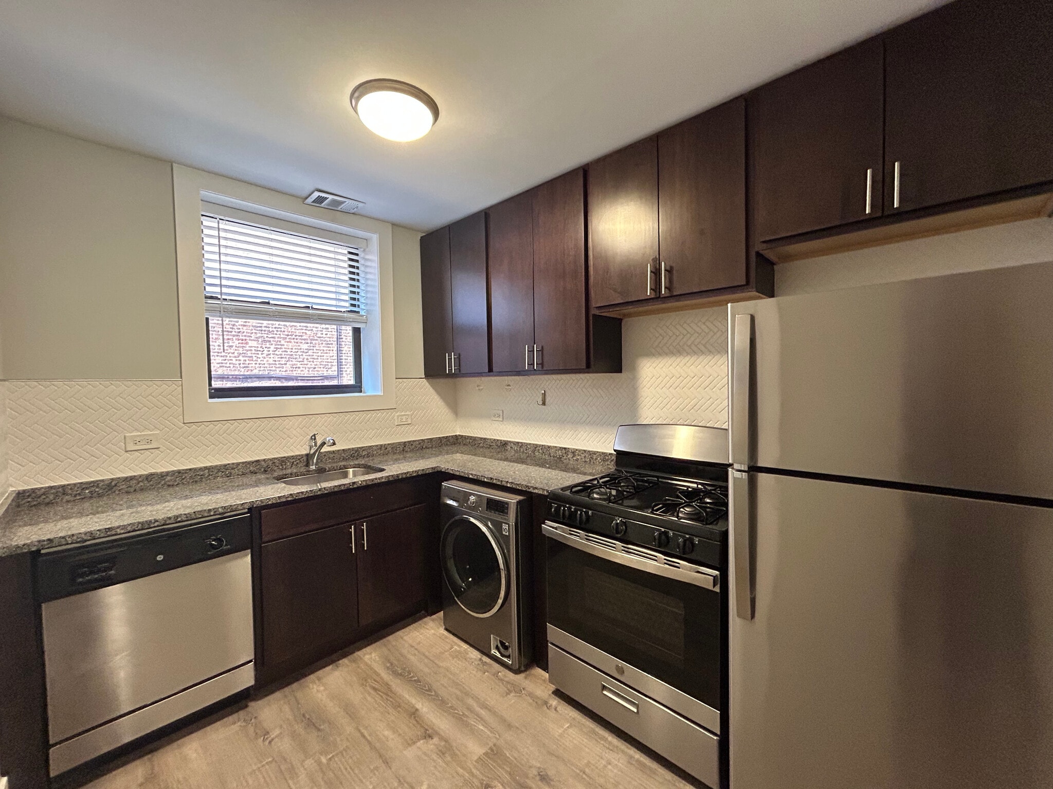 Building Photo - 1128 Maple Ave