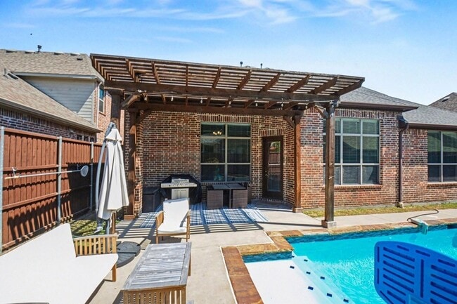 Building Photo - 3323 Royal Ridge Dr