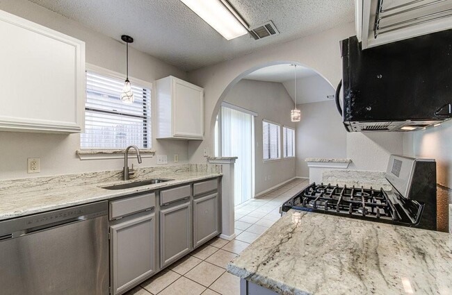 Building Photo - 12922 Meehan Dr