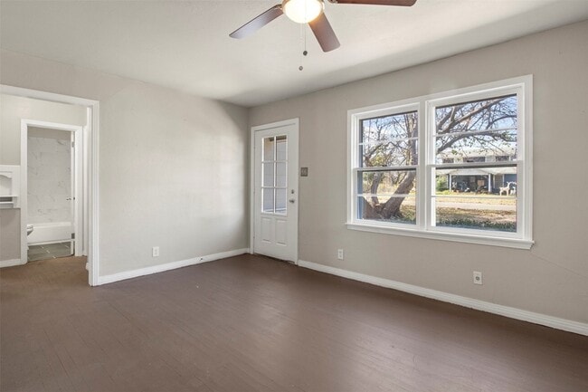 Building Photo - 320 NE 31st St