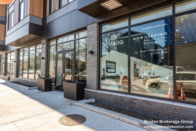 Building Photo - 600 Broadway