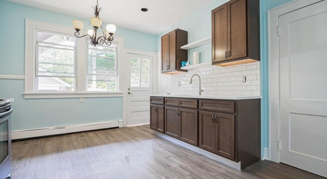 Building Photo - 240 Flax Hill Rd