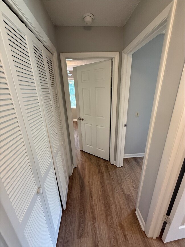 Building Photo - 112 Lynwood Dr