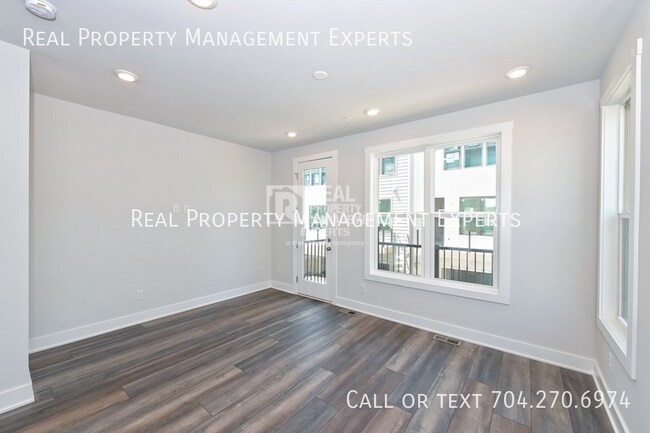 Building Photo - 2140 Terwilliger Terrace