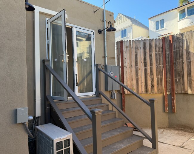 Building Photo - 3608 Wilshire Terrace