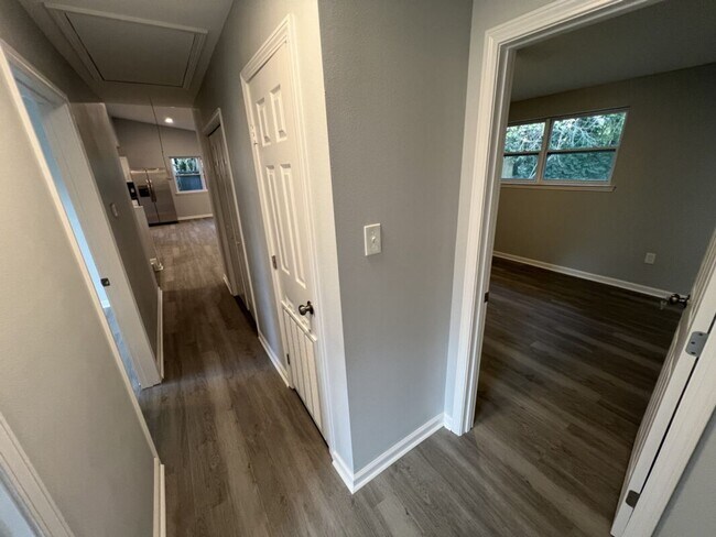 Building Photo - Beautifully Renovated 3BR Home in a Quiet Baton Rouge Neighborhood