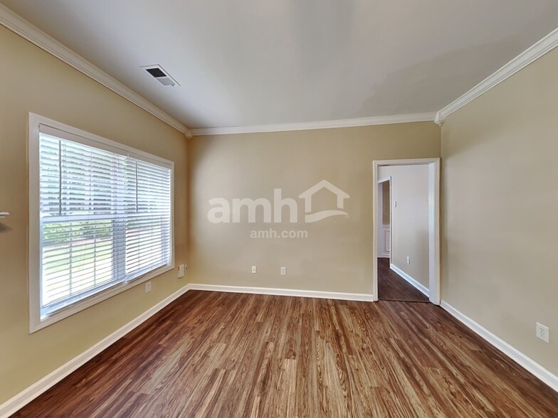 Building Photo - 169 Hunt Creek Dr