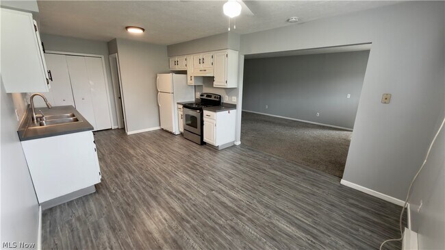 Building Photo - 229 Brunswick Dr