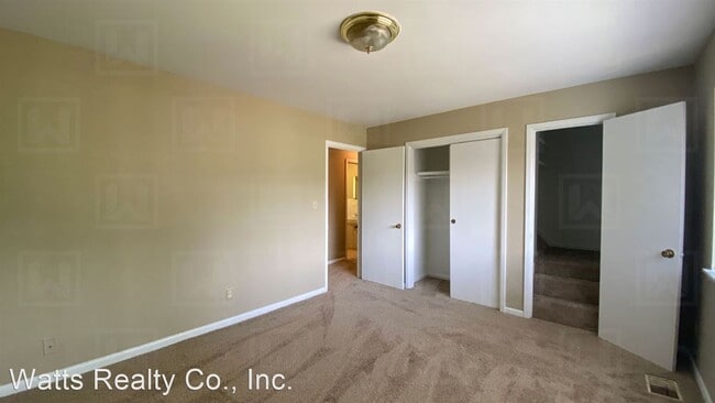 Building Photo - 373 Mooney Rd