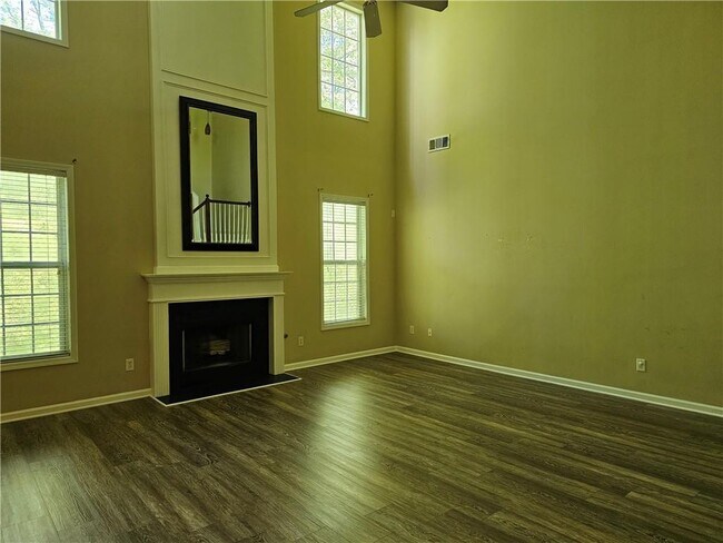 Building Photo - 2350 Kirkstone Dr