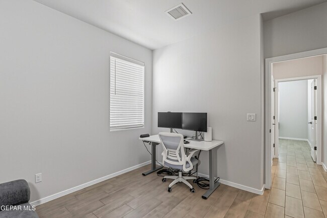 Building Photo - 393 Frodsham St