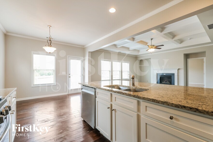 Building Photo - 4475 Clubside Dr