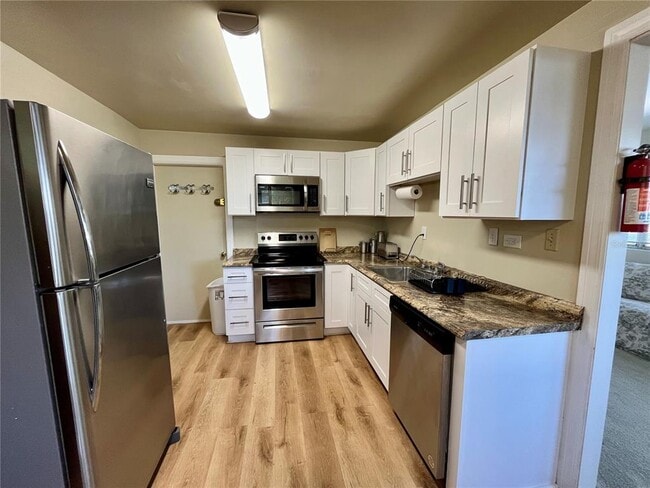 Building Photo - 108 W Comanche Ave