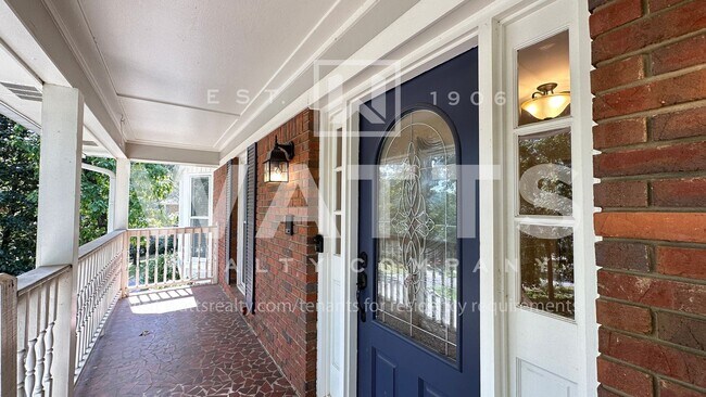 Building Photo - 4 Bedroom, 4.5 Bath Home in Heart of Hoover