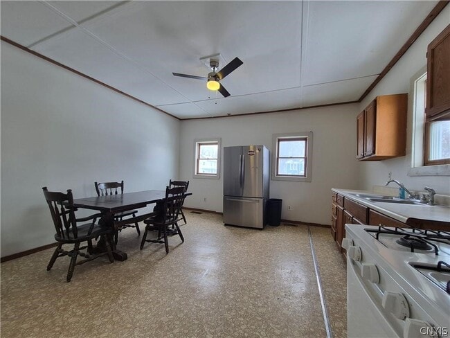 Building Photo - 74 W 1st St S