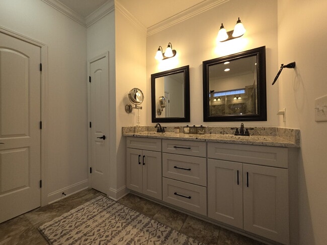 Building Photo - Resort Living At It's Finest in Foxland Harbor