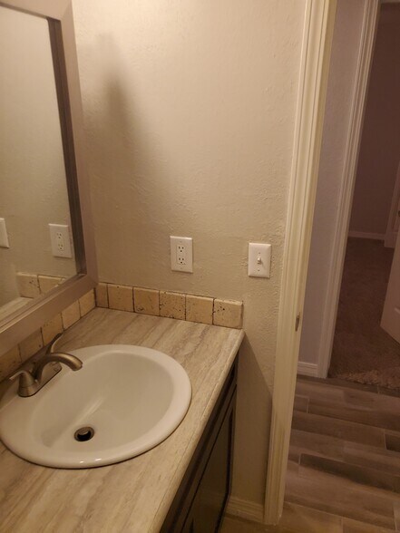 Building Photo - 826 Hardy Springs Cir