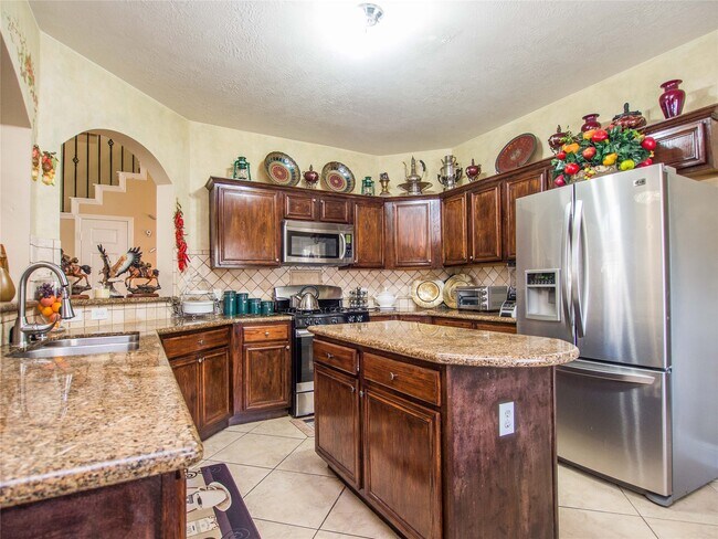 Building Photo - 16307 Pebble Crest Ct