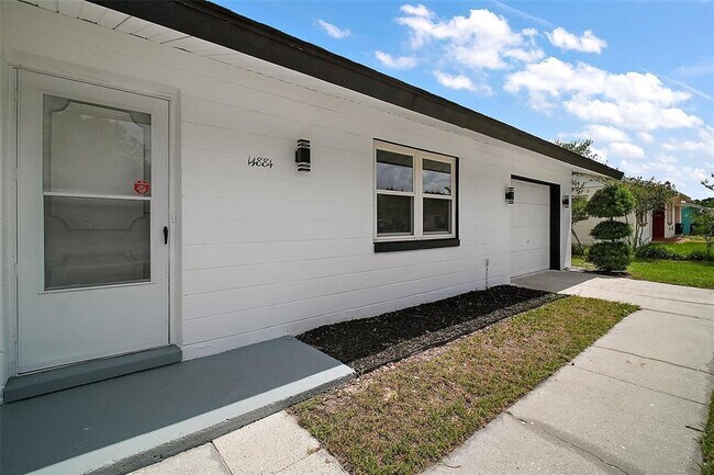 Building Photo - 14884 SW 35th Cir