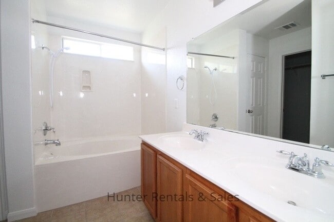 Building Photo - Trimmier Estates!