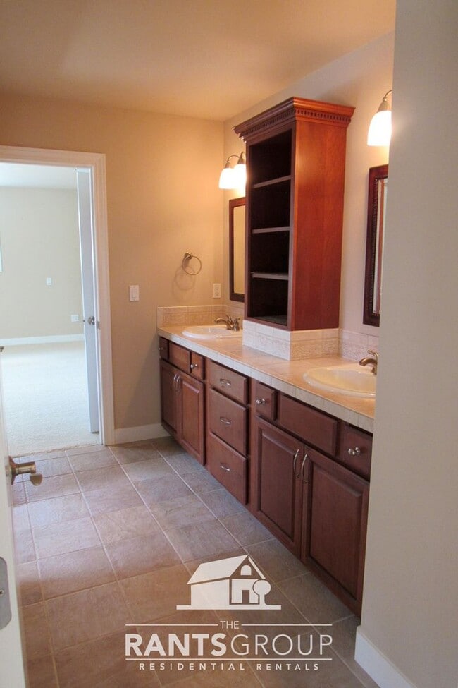 Building Photo - Spacious Single-Family Home in Olympia’s I...