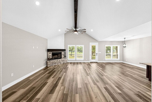 Building Photo - Where Southern Charm Meets Everyday Comfort