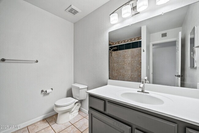 Building Photo - 6039 E Skinner Dr