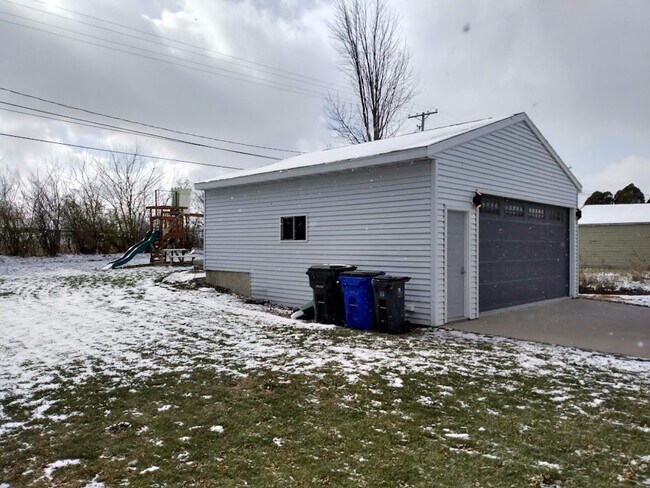 Building Photo - 1111 Clifton St NE