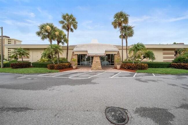 Building Photo - 4725 Cove Cir