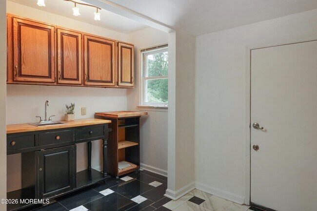 Building Photo - 18 Seven Oaks Dr