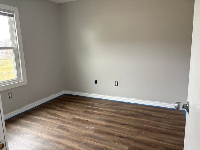 Building Photo - Nice Southside Find