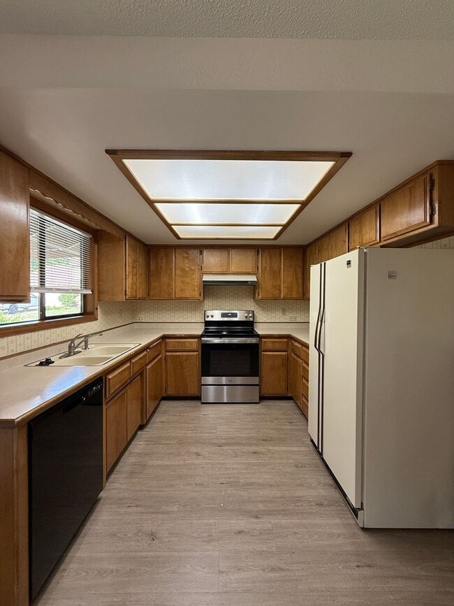 Building Photo - Charming 3 bed 2 bath home in SE Medford!