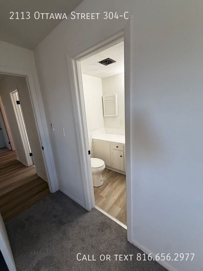 Building Photo - 2113 Ottawa St