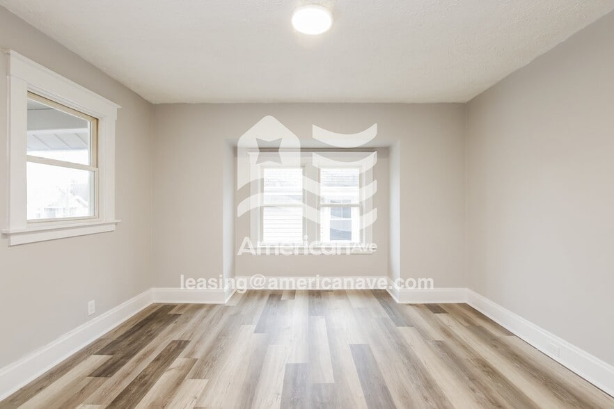 Building Photo - 1823 Sundale Ave