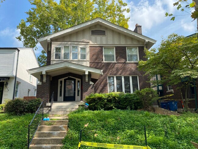 Primary Photo - 7045 Pershing Ave