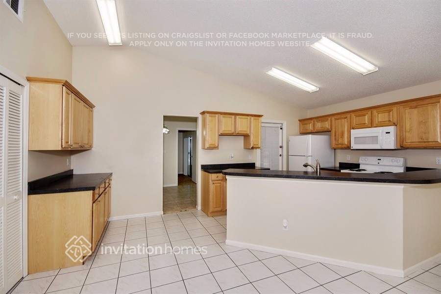 Building Photo - 266 Stillwater Dr