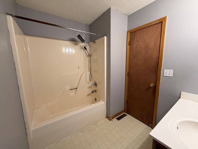 Building Photo - All electric ranch