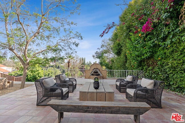 Building Photo - 6402 Ivarene Ave