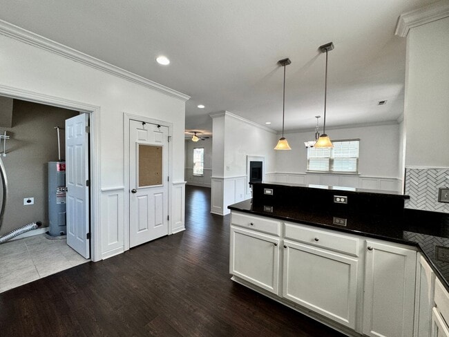 Building Photo - A Block From The Beaches! Ready 09-21-26! Oversized Parking Pad, Pet Friendly!