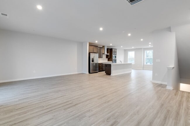 Building Photo - Price Drop on 3 Bedroom Luxury Condo in Glen Allen!!! ***Available Beginning of March***