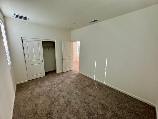 Building Photo - Brand New 4 bedroom Moreno Valley home wit...